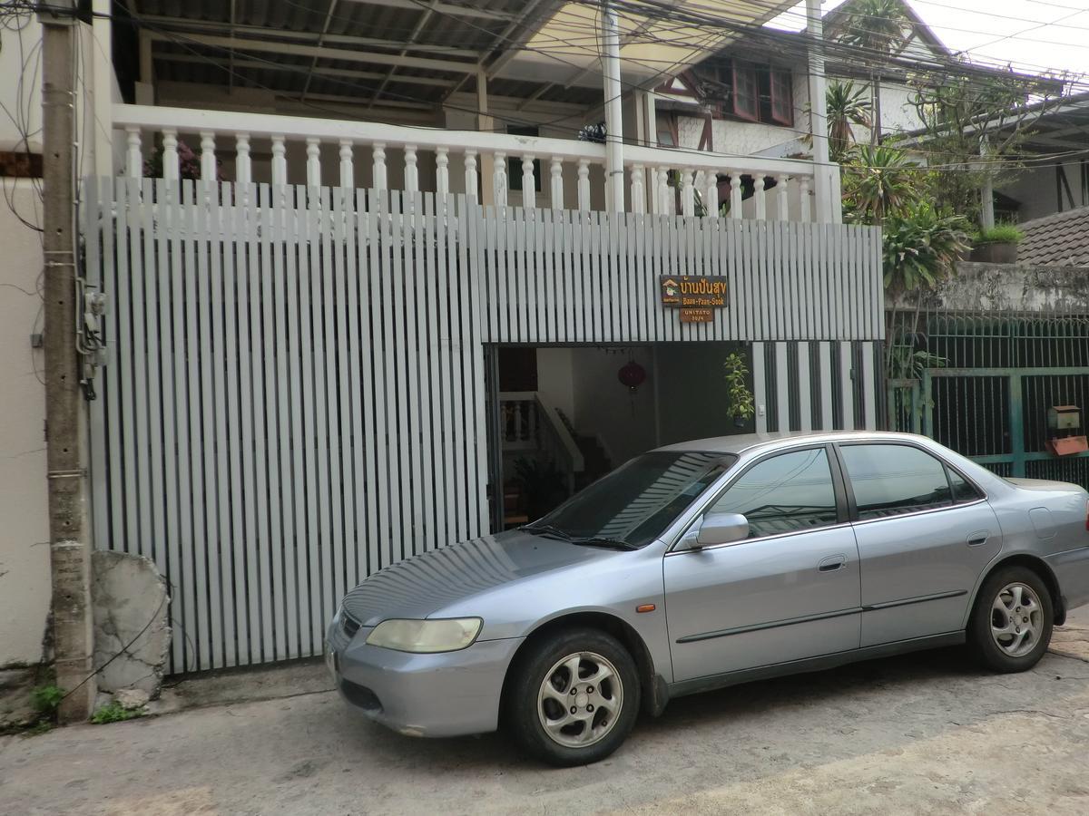 Baan Paan Sook Unitato Hostel Bangkok Exterior photo