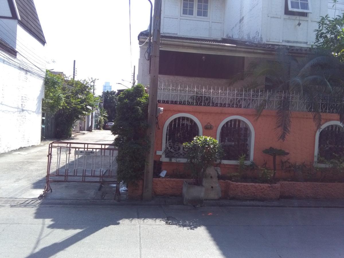 Baan Paan Sook Unitato Hostel Bangkok Exterior photo